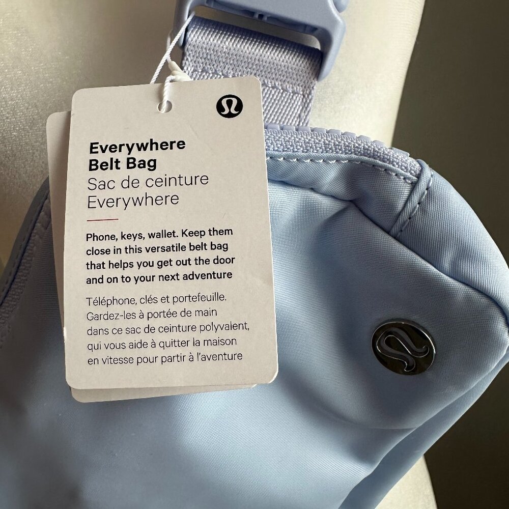 Lululemon Everywhere belt bag